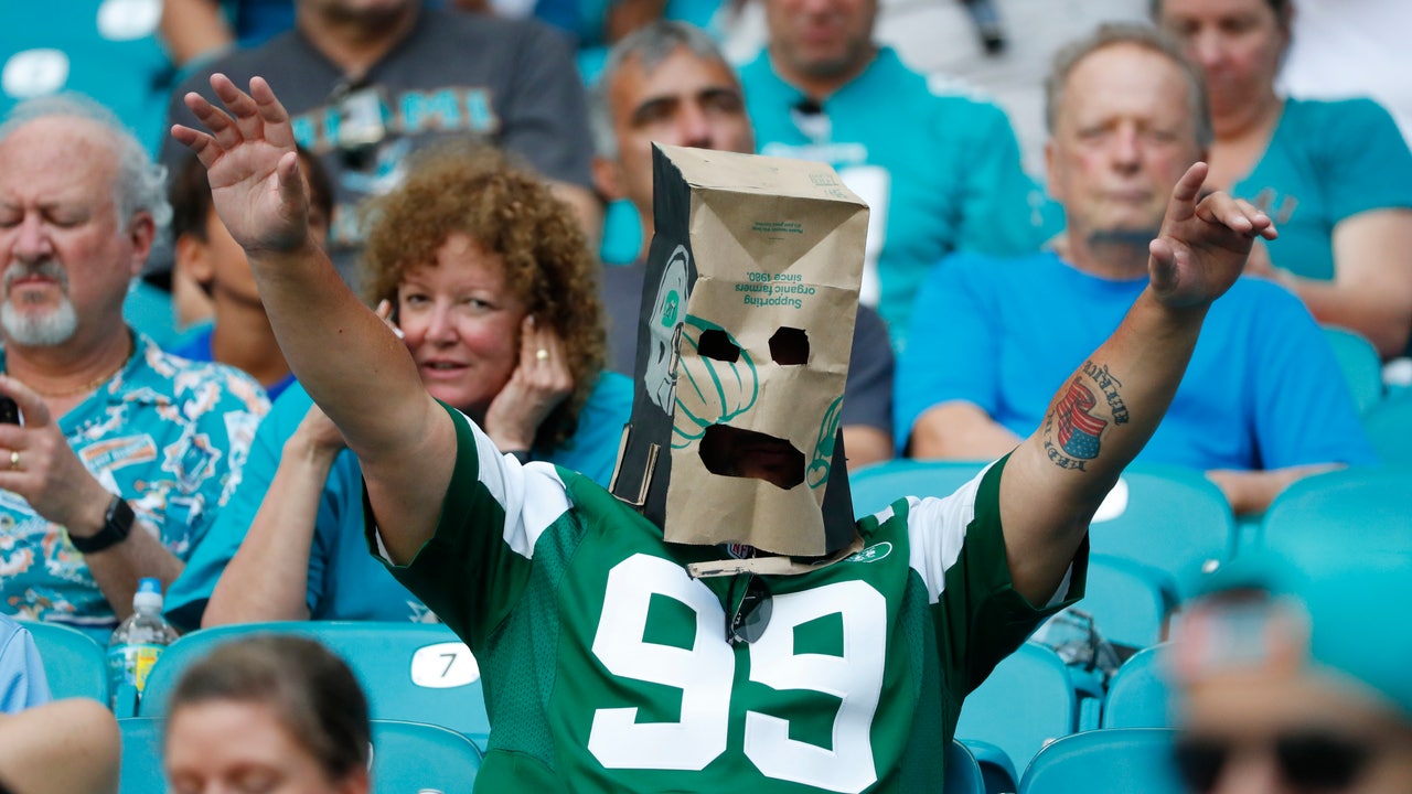 Jets hit rock bottom with 1-7 start as Gase's seat heats up